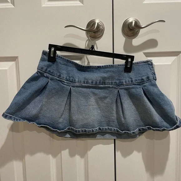 Low Rise Denim Mini Skirt - Picture 3 of 8
